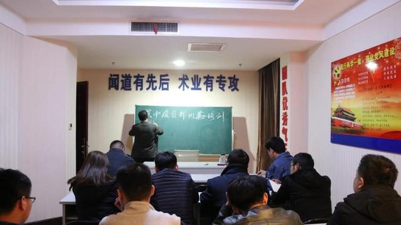 背景：学历提升，职场竞争加剧
